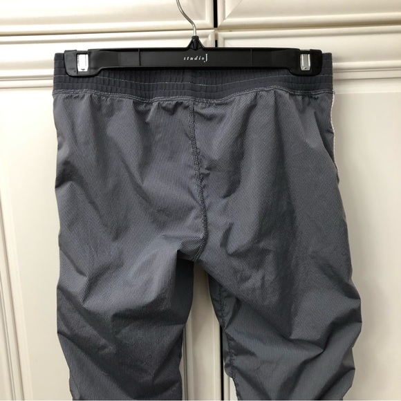 EUC Ivivva lightweight crop track pants - Picture 11 of 13